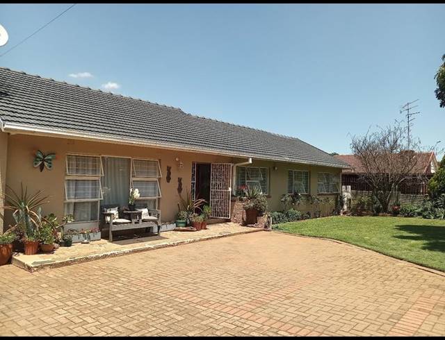 3 BEDROOM HOUSE FOR SALE IN GREENHILLS